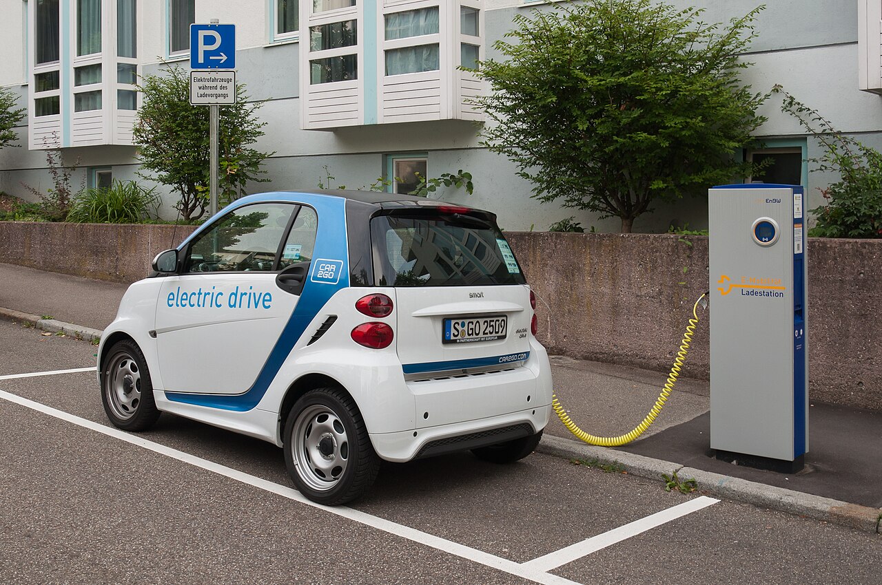 電動車充電站與 Smart 電動車