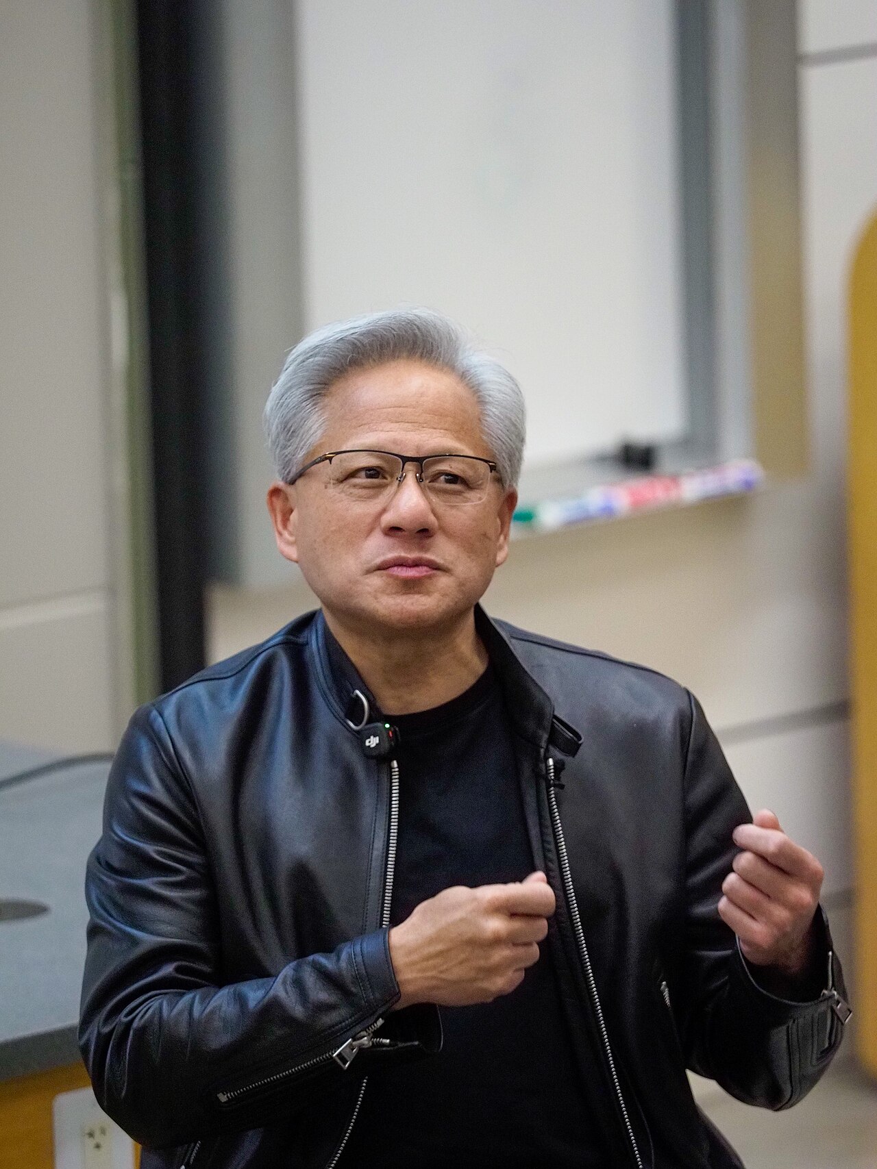 輝達創辦人兼執行長黃仁勳在史丹佛大學演講